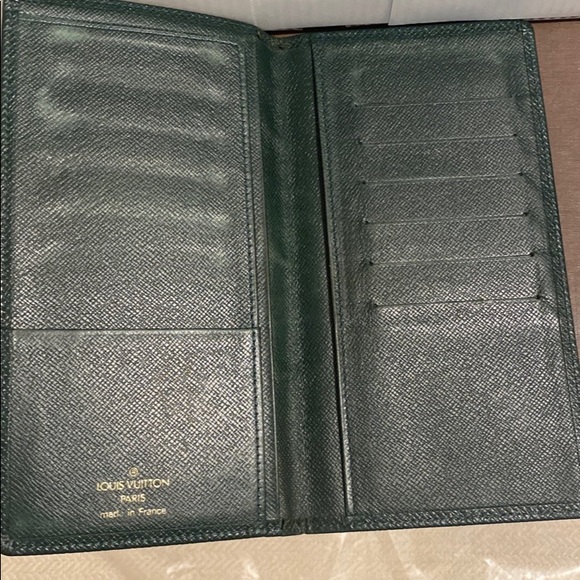 SOLDAuthentic Louis Vuitton Taiga Checkbook Holder - Picture 8 of 12